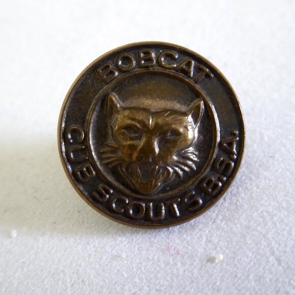 VINTAGE BOY SCOUTS OF AMERICA SCARF SLIDE & CUB BOBCAT SCOUTS PIN LOT (USED) - Picture 6 of 10